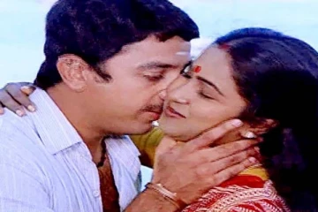 கமல் எந்த நடிகையையும் விட்டுவைக்க மாட்டார்!! அந்த ஒரு முத்தக்காட்சியால் 30 ஆண்டுகளாக ஒதுக்கி வரும் நடிகை