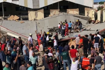 தேவாலயமொன்றின் மேற்கூரை உடைந்து வீழ்ந்ததில் பல உயிரிழப்பு