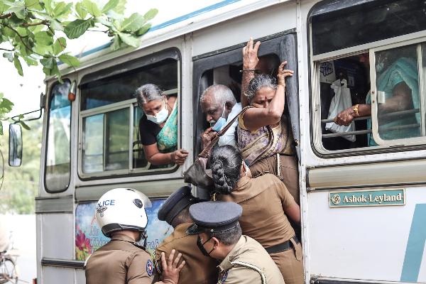 காணாமல் ஆக்கப்பட்டோரின் உறவுகளை யாழில் கீழ் தரமாக நடத்திய காவல்துறையின் அராஜகம் ஒழிய வேண்டும்! - ஐபிசி தமிழ்