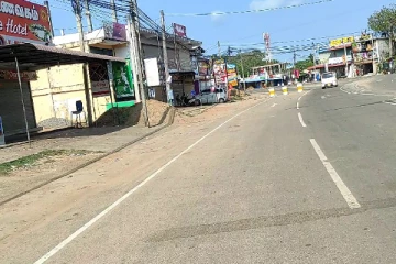 முல்லைத்தீவில் கடைகள் அடைப்பு: தனியார் போக்குவரத்தும் புறக்கணிப்பு (Photos)