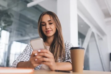 நீங்க போனை எந்த மாதிரி பயன்படுத்துவீங்க... இதுல கூட உங்க குணத்தை தெரிஞ்சிக்கலாம்