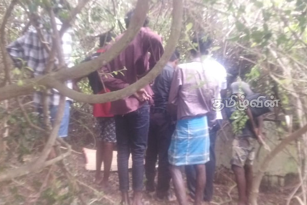 வவுனியாவில் காட்டுப் பகுதியிலிருந்து ஆணொருவரின் சடலம் மீட்பு (Video) | Body Man Recovered From Forest Area In Vavuniya