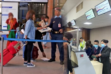 வெளிநாட்டு விமான நிலையத்தில் இலங்கை பெண் கைது