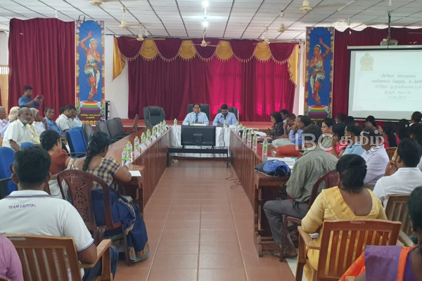 யாழில் வாய்த்தர்க்கத்தின் பின் தவிசாளருக்கு கிடைத்த ஆசனம் | Uduvil District Coordinating Committee Meetings