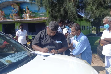 யாழில் காணியை அளவீடு செய்ய வந்த உத்தியோகத்தர்களுக்கு எதிர்ப்பு தெரிவித்த பொதுமக்கள்(Photos)