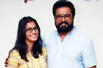 வரலக்ஷ்மி சரத்குமாரின் உடன் பிறந்த தங்கையை பார்த்துள்ளீர்களா.. இதோ புகைப்படத்தை பாருங்க