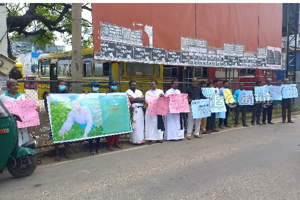 யாழ் பேருந்து நிலையத்துக்கு முன்னால் கவனயீர்ப்பு போராட்டம் | Protest In Jaffna Vigilance Malaiyagam 200