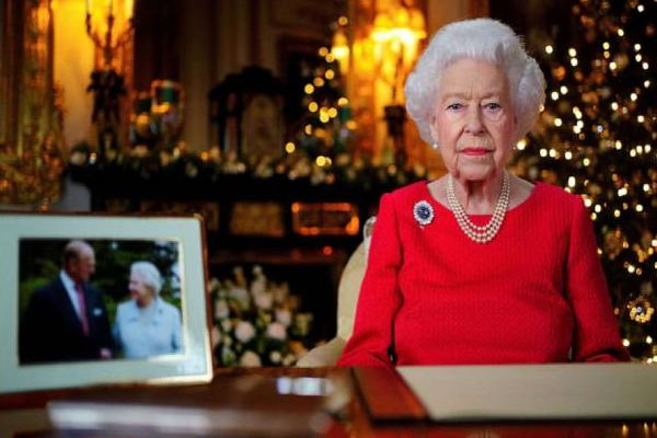 இளவரசர் பிலிப் குறித்து முதல் முறையாக உருக்கமாக பேசிய பிரித்தானிய மகாராணி! | Christmas Queen Elizabeth Prince Philip Greetings இளவரசர் பிலிப் குறித்து முதல் முறையாக உருக்கமாக பேசிய பிரித்தானிய மகாராணி! | Christmas Queen Elizabeth Prince Philip Greetings