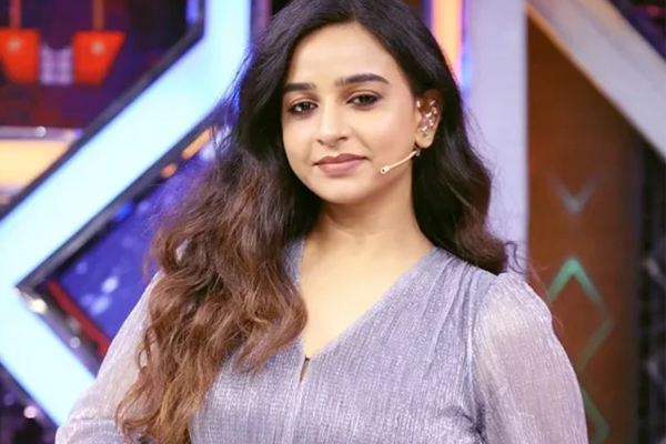 12ம் வகுப்பு தோல்வி... நிச்சயதார்த்தத்துடன் நின்று போன திருமணம்! பலரும் அறியாத பிக்பாஸ் திவ்யாவின் கதை | Bigg Boss Divya Sad Life Story Viral