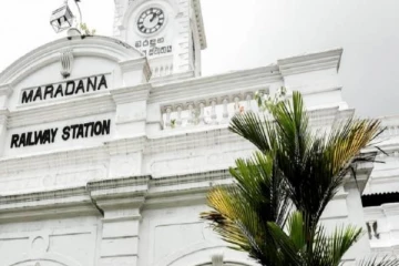 மருதானை ரயில் நிலையத்தின் கூரையில் இருந்து கீழே விழுந்த நபர் வைத்தியசாலையில்!