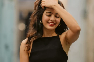 நடிகை அமிர்தா ஐயர் அழகிய ஸ்டில்கள்