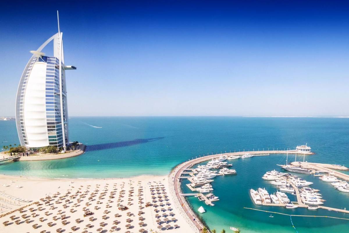 வரிகளிலிருந்து தப்புவதற்காக மத்திய கிழக்கு நாடுகளுக்கு சென்ற சமூக ஊடக பிரபலங்களின் பரிதாப நிலை... | France Influencers Beg For Rescue From Dubai