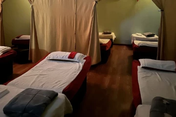 மசாஜ் நிலையம் என்ற போர்வையில் விபச்சார விடுதி; ஐந்து பெண்கள் அதிரடியாக கைது