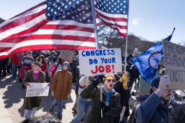 எலான் மஸ்கிற்கு கூடுதல் அதிகாரம் ; அமெரிக்காவில் வெடித்த போராட்டம்