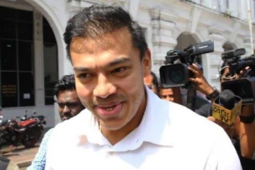 නාවික හමුදාවට බැඳී බ්‍රිතාන්‍යයේ පාඨමාලාවකට ගිය නඩුවට යෝෂිතත් සුළු මොහොතකට පෙර අධිකරණයට