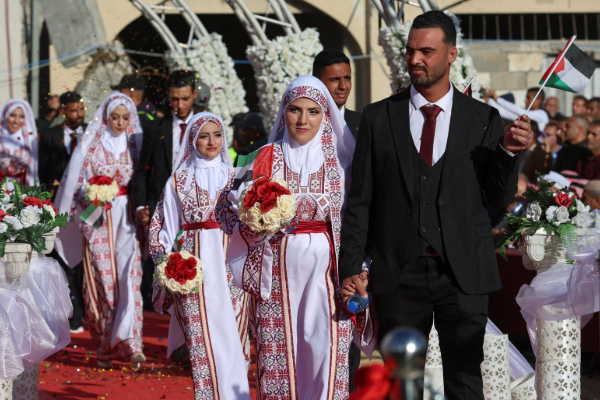 பலஸ்தீனத்தில் போரால் பாதிக்கப்பட்ட 54 ஜோடிகளுக்கு ஒரே நேரத்தில் திருமணம்! | 54 War Affected Couples In Palestine Get Married பலஸ்தீனத்தில் போரால் பாதிக்கப்பட்ட 54 ஜோடிகளுக்கு ஒரே நேரத்தில் திருமணம்! | 54 War Affected Couples In Palestine Get Married