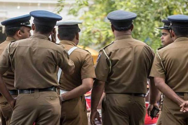 யாழில் கிளினிக்கில் இருந்த வைத்தியர் - இளம் தாதியை கடுமையான தாக்கிய மனைவி! | Jaffna Clinic Stay Wife Beats Doctor Young Nurse