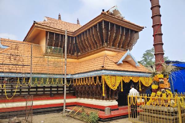 இப்படி ஒரு பிரசாதமா! மஞ்ச் முருகன் கோவில் வரலாறு தெரியுமா? வியக்க வைக்கும் பின்னணி | Munch Murugan Temple In Kerala History இப்படி ஒரு பிரசாதமா! மஞ்ச் முருகன் கோவில் வரலாறு தெரியுமா? வியக்க வைக்கும் பின்னணி | Munch Murugan Temple In Kerala History