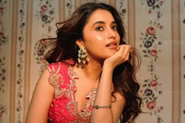 சிகப்புநிற ஆடையில் மின்னும் நடிகை பிரியங்கா மோகன்..புகைப்படங்கள் இதோ..