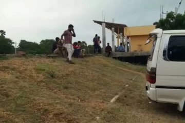 தலைமன்னாரில் இடம்பெற இருந்த இந்திய மீனவர்களின் படகுகள் ஏல விற்பனை நிறுத்தம்(Photos)