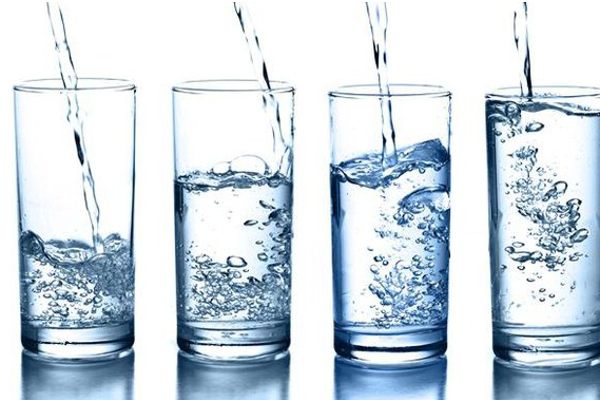 அதிக தண்ணீர் குடித்தால் உயிருக்கு ஆபத்தா... எப்படி தெரியுமா..! | Benefits Of Drinking Water In Tamil