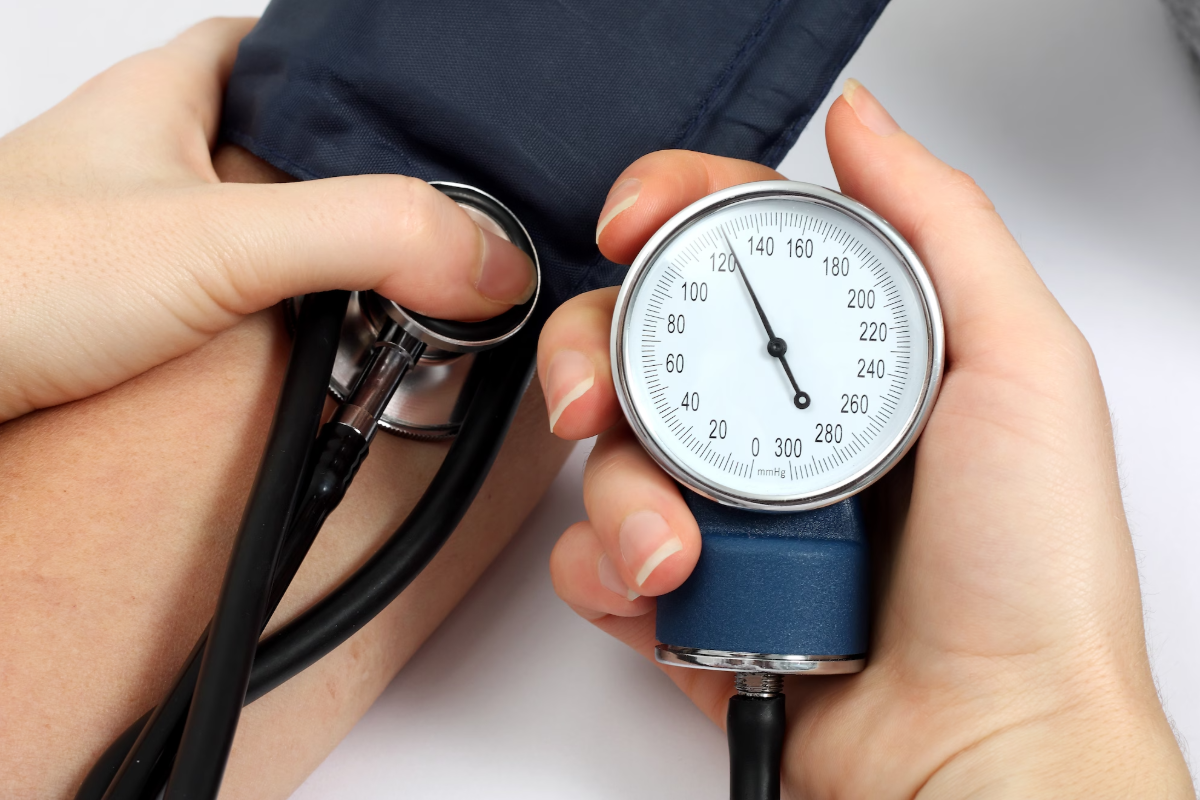 உயர் ரத்த அழுத்தம் இருப்பவர்கள் இந்த உணவுகளை சாப்பிடாதிங்க ; இப்போவே நிறுத்திடுங்க | Avoid These Foods If You Have High Blood Pressure உயர் ரத்த அழுத்தம் இருப்பவர்கள் இந்த உணவுகளை சாப்பிடாதிங்க ; இப்போவே நிறுத்திடுங்க | Avoid These Foods If You Have High Blood Pressure