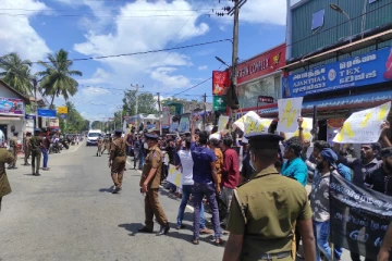 அரசிற்கு எதிராக மட்டக்களப்பு கிழக்கு பல்கலைக்கழக மாணவர்கள் ஆர்ப்பாட்டம் (Photos)