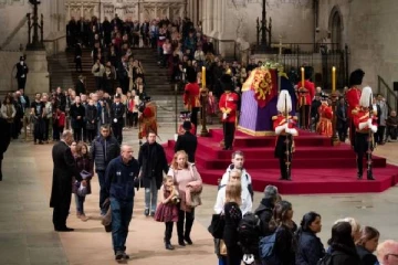 ராணியாருக்கு இறுதி மரியாதை... விதிகளை மொத்தமாக மீறிய ஜனாதிபதி ஒருவர்