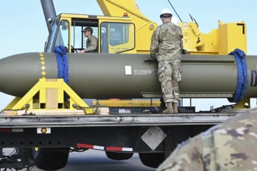 ஈரான் ஏவுகணைத் தளங்கள் மீது அமெரிக்கா வீசும் பங்கர் பஸ்டர் குண்டுகள்; பகீர் தகவல்!