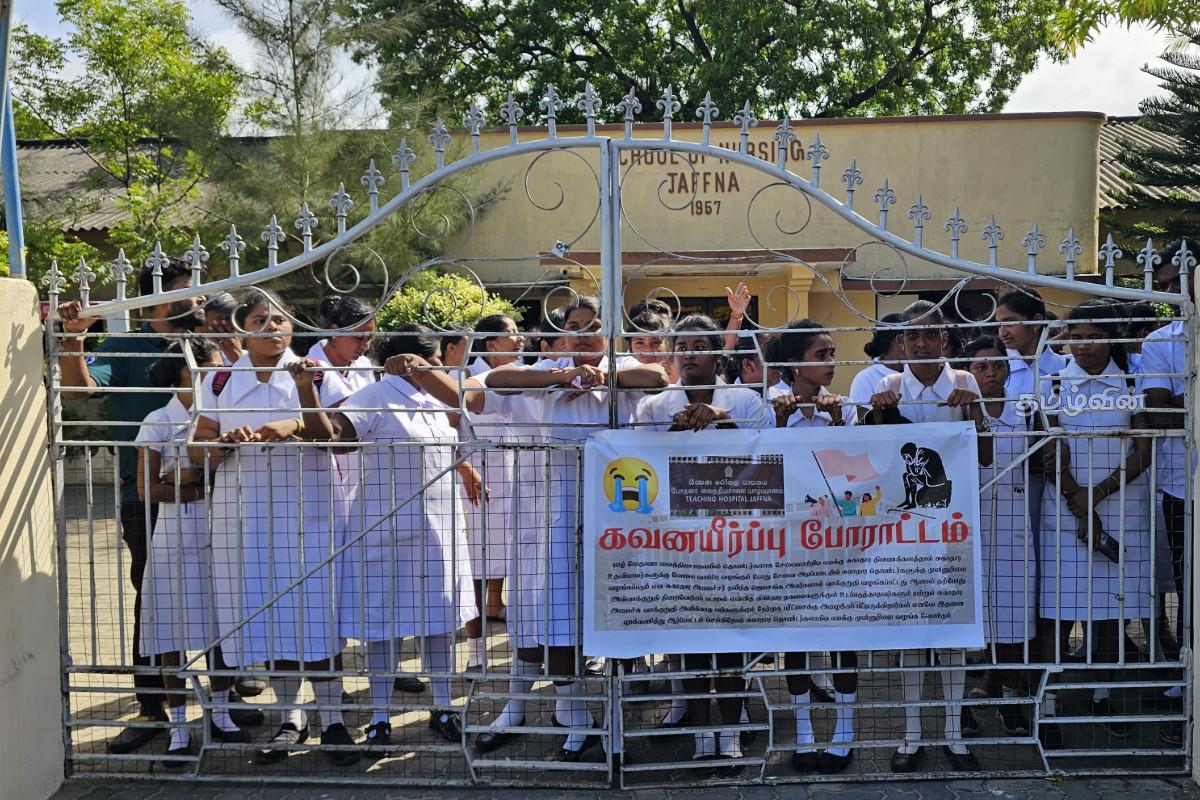போராட்டத்தில் இறங்கிய யாழ். போதனா வைத்தியசாலை சுகாதார தொண்டர்கள் - தீர்வை பெற்றுதருமாறு கோரிக்கை | Jaffna Teaching Hospital Health Volunteers Protest