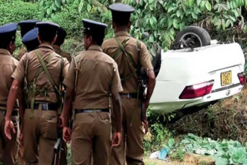 பள்ளத்தில் விழுந்து விபத்துக்குள்ளான கார்: சாரதிகளுக்கு விடுக்கப்பட்டுள்ள எச்சரிக்கை