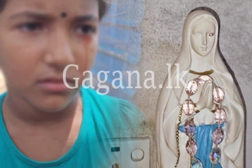 දියණියගේ ඇසින් ලේ වැගිරෙද්දී පිළිමයේ ඇසිනුත් ලේ වැගිරෙයි. (VIDEO)