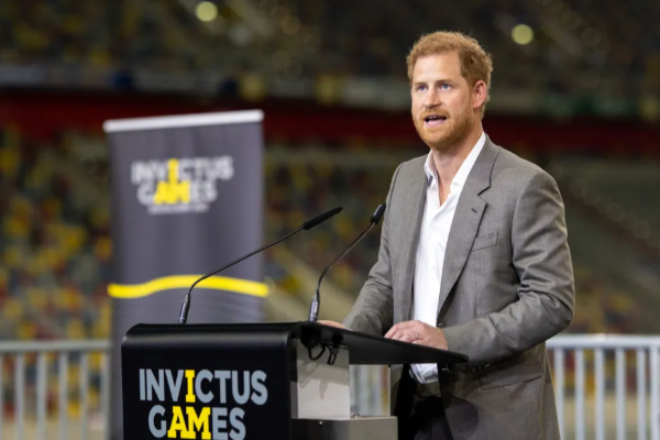 பிரித்தானியா வரும் இளவரசர் ஹரி... மன்னருக்கு ஏற்பட்டுள்ள தர்மசங்கடமான நிலை | Prince Harry Forcing King To Impossible Decision