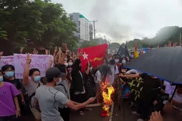 மியான்மரில்   தொடரும் ஆர்ப்பாட்டம்