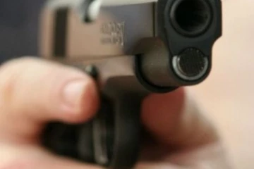 වෙඩි තැබීමකින් පුද්ගලයන් දෙදෙනෙකු තුවාල ලබයි..