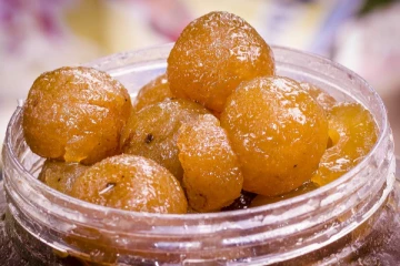 தினமும் நெல்லிக்காயை தேனில் ஊறவைத்து சாப்பிட்டு வந்தால் என்ன நடக்கும் தெரியுமா?