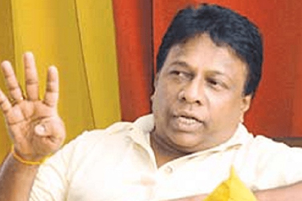 அரசியல்வாதிகள் இவ்வாறு செயற்பட்டால் மக்கள் பைத்தியம் எனக் கூறுவார்கள்! - ஐபிசி தமிழ்