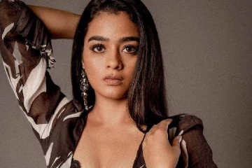 குடும்ப குத்து விளக்காக இருந்த விக்ரம் பட நடிகையா இது.. வாய்ப்பிளக்க வைக்கும் வீடியோ..