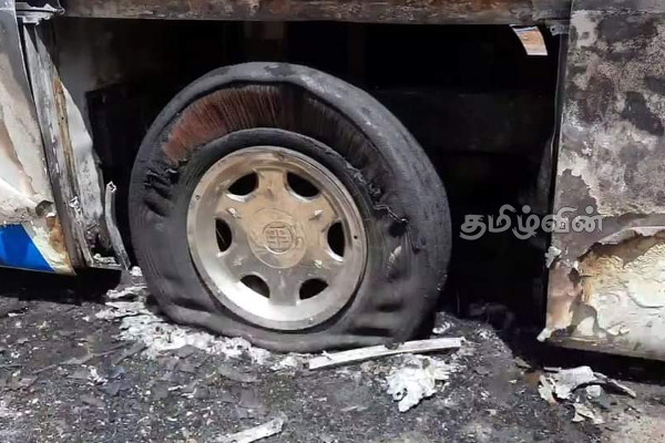 யாழில் இருந்து 35 பயணிகளுடன் கட்டுநாயக்க விமான நிலையத்துக்கு சென்ற சொகுசு பேருந்து தீக்கிரை (Photos) | Bus From Jaffna Was Hit By Fire