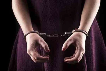 சிறையிலுள்ள கணவனுக்கு போதைப்பொருள் கொடுக்க முற்பட்ட மனைவி கைது