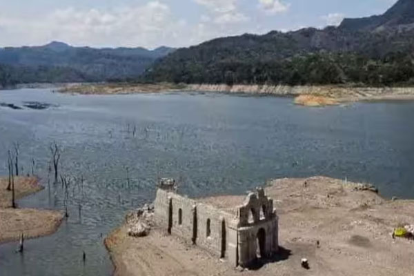 தண்ணீரில் மூழ்கிய தேவாலயம் மீண்டும் வெளியே தோன்றிய அதிசயம் | Submerged Church Is Out Again