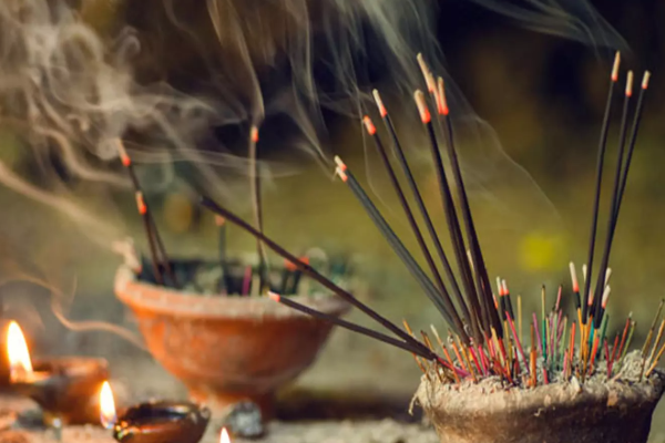 வீடுகளில் தொடர்ந்து இத 1 விஷயம் செய்தால் தீய சக்திகளே நெருங்காதாம் | One Spiritual Puja To Stay Away From Negative Vibe