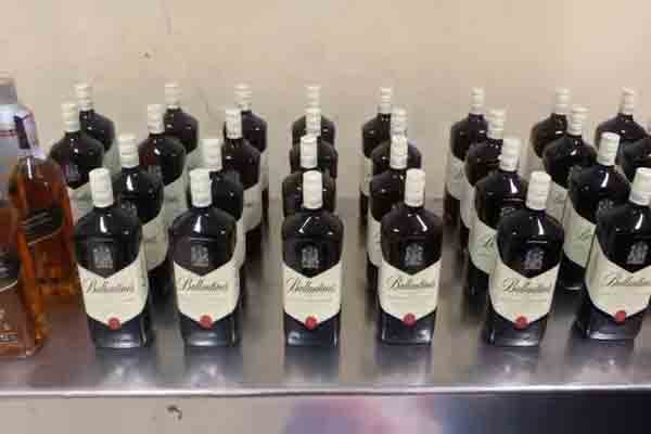 வெளிநாட்டிலிருந்து வந்தவர் இலங்கையில் அதிரடி கைது | Person From Abroad Arrested In Sri Lanka வெளிநாட்டிலிருந்து வந்தவர் இலங்கையில் அதிரடி கைது | Person From Abroad Arrested In Sri Lanka