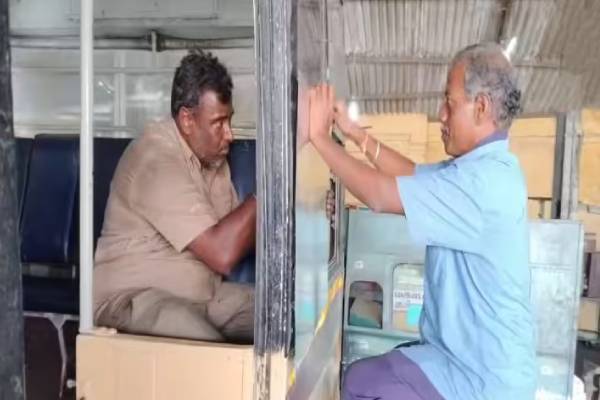 பேருந்து படிக்கட்டில் தொங்கும் மாணவர்கள்; தவிர்க்க புது யுக்தி - இனி இப்படித்தான்.. - தமிழ்நாடு