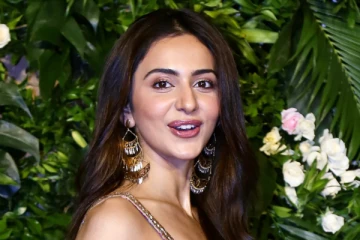 நீச்சல் உடையில் கவர்ச்சி ஆட்டம் போட்ட ரகுல் பிரீத் சிங் : வைரலாகும் கிளாமர் வீடியோ