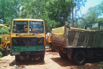 வவுனியாவில் மண் ஏற்றிச் சென்ற 4 டிப்பர் வாகனங்கள் மடக்கிப்பிடிப்பு