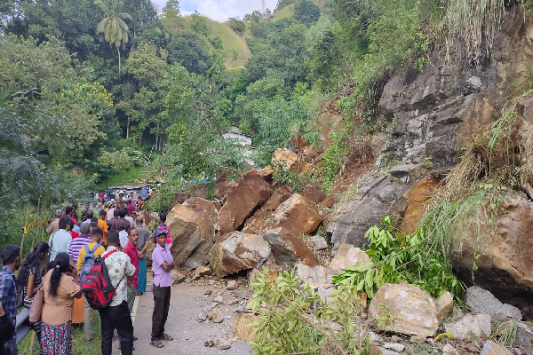 பதுளை மாவட்டத்தில் மீண்டும் கொட்டுகிறது மழை : மக்களுக்கு வெளியான அறிவிப்பு | Heavy Rains Fall In The Badulla District பதுளை மாவட்டத்தில் மீண்டும் கொட்டுகிறது மழை : மக்களுக்கு வெளியான அறிவிப்பு | Heavy Rains Fall In The Badulla District