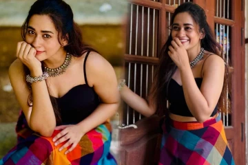 ஹாயாக ஊஞ்சலாடும் நடிகை காவியா அறிவுமணி..