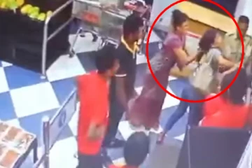 இலங்கையில் பிரபல சுப்பர் மார்க்கெட்டில் கொடூரமாக தாக்கப்பட்ட பெண்(காணொளி)