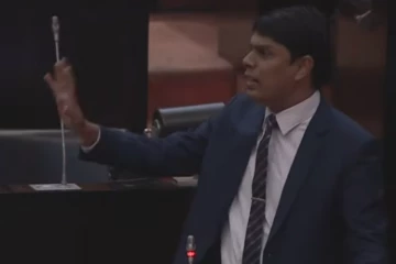 මහින්දගේ අනුරාධපුරේ වේදිකාවට නගින බව අර්චුනා පාර්ලිමේන්තුවේදී කියයි - “මේක දේශපාලනයක්, ඕනෑම කෙනෙකුට සහය දෙනවා”